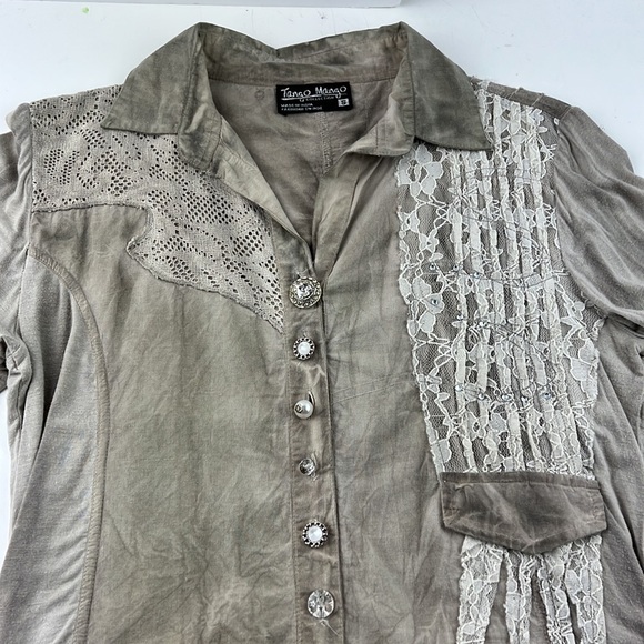 Tango Mango button down shirt blouse with unique details - Picture 3 of 10